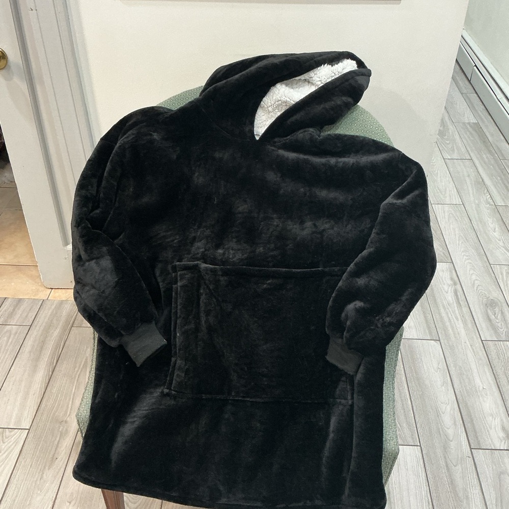 Cozy Black Hooded Fleece Pullover